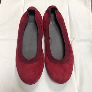 Stuart Weitzman | Scarlet Suede flats (sz 7.5)